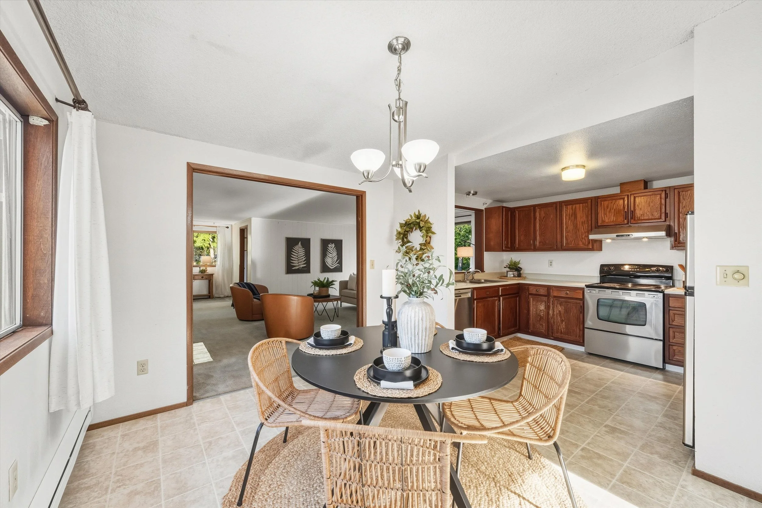 52-3811 York St-101.jpg