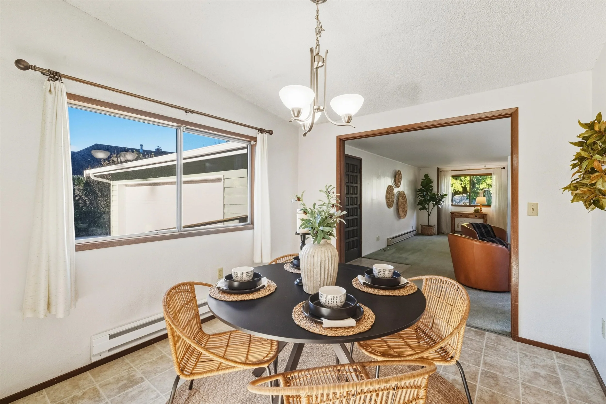 53-3811 York St-104.jpg