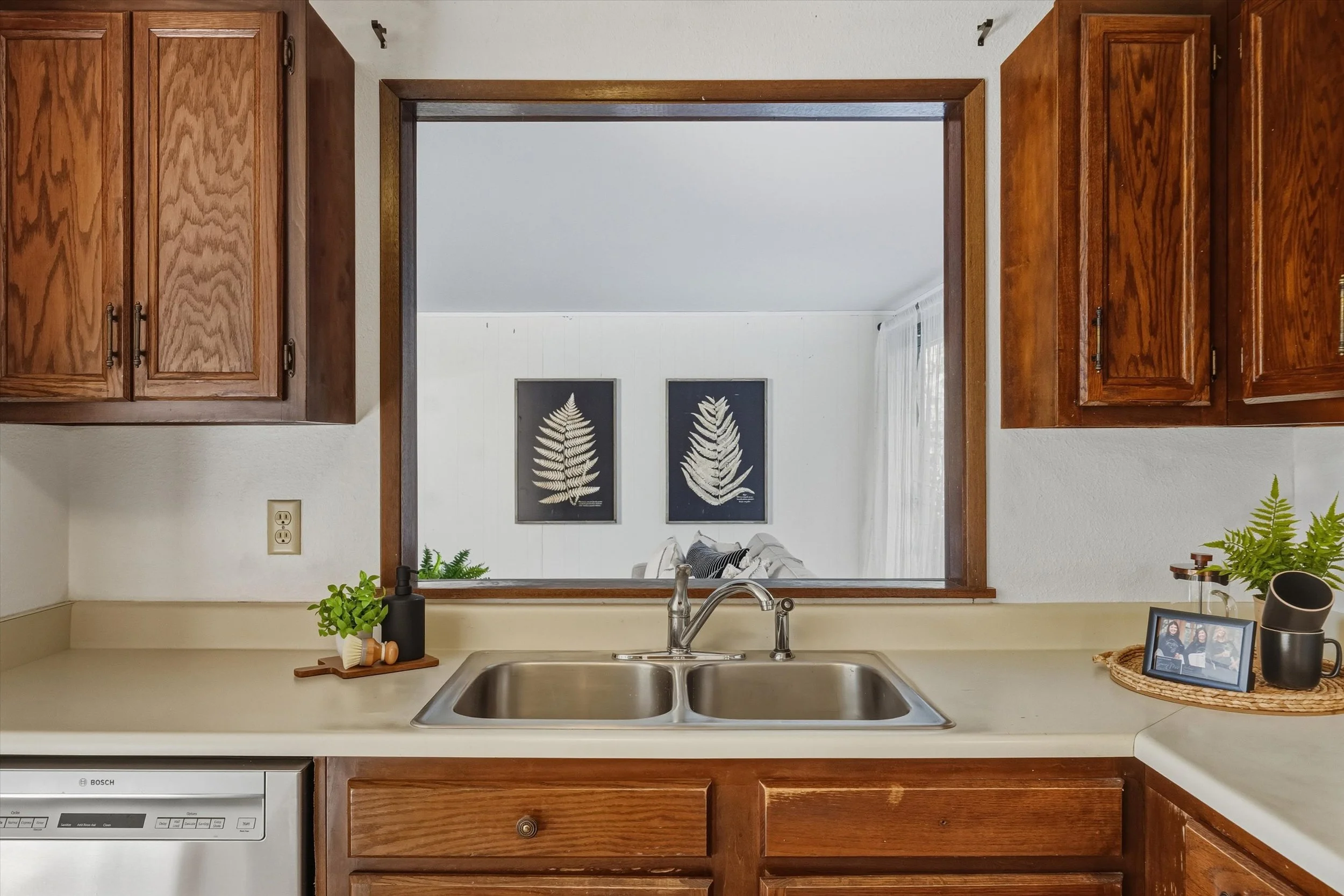 57-3811 York St-116.jpg