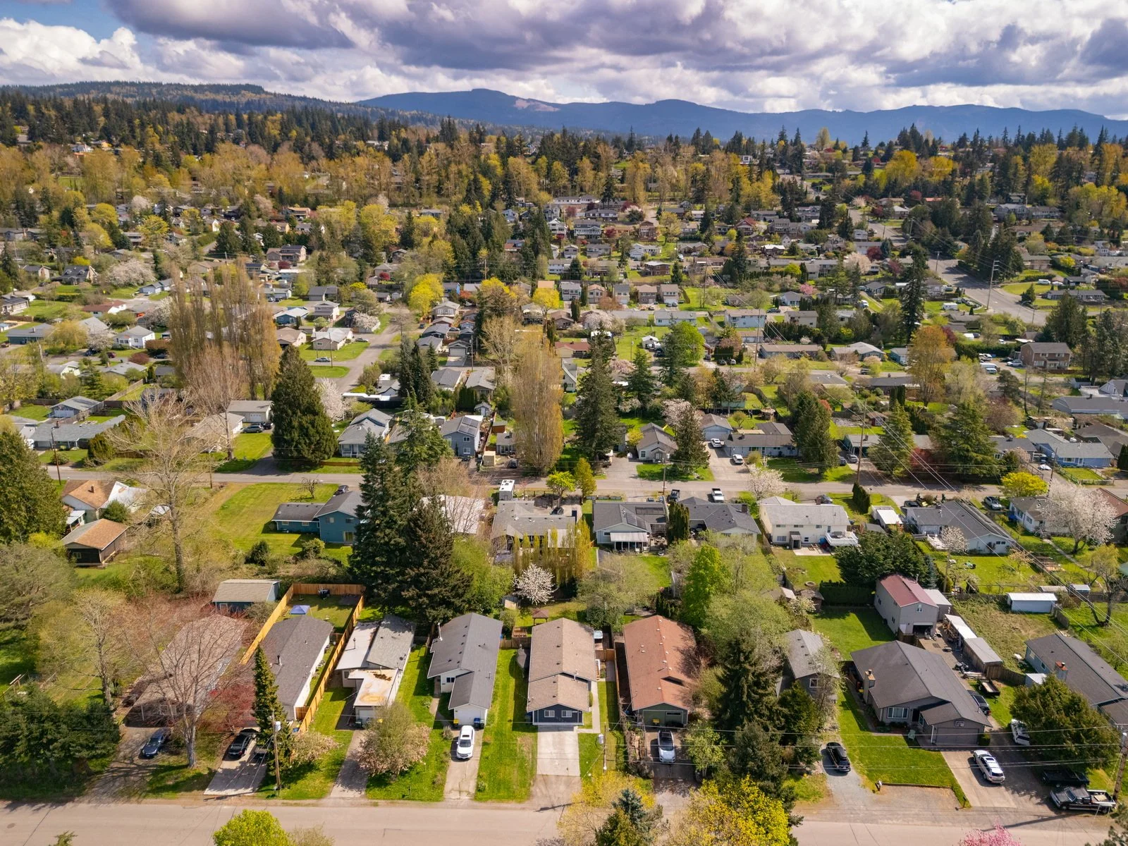 006_2618_Superior_St_AERIAL_Paulina_Antczak.jpg