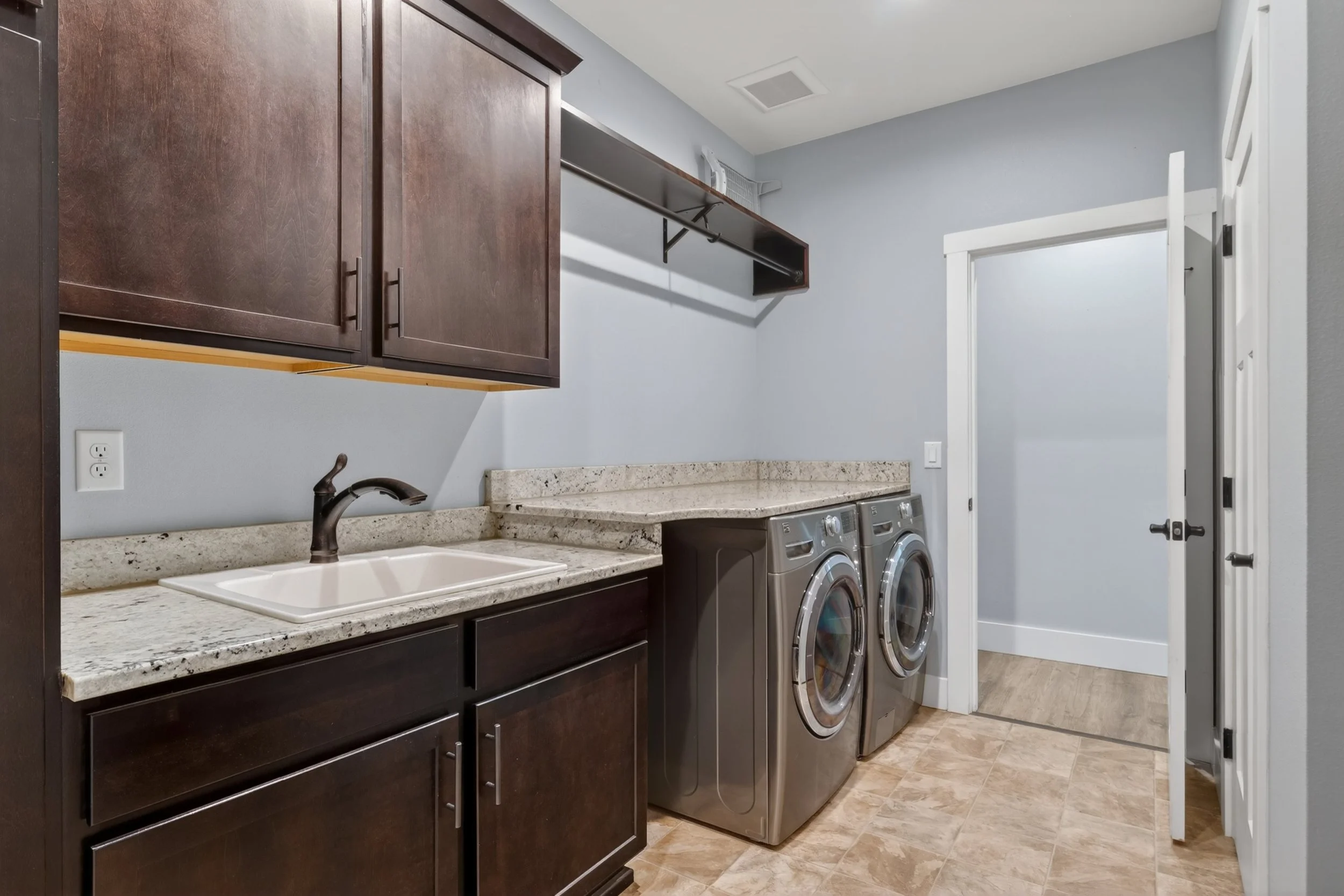 053-547 E Smith Rd (40).jpg