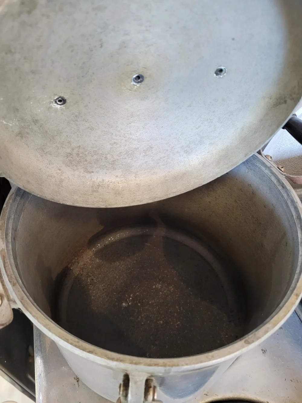 Antique Cast Iron Pressure Cooker With Wooden 30, 40 OFF