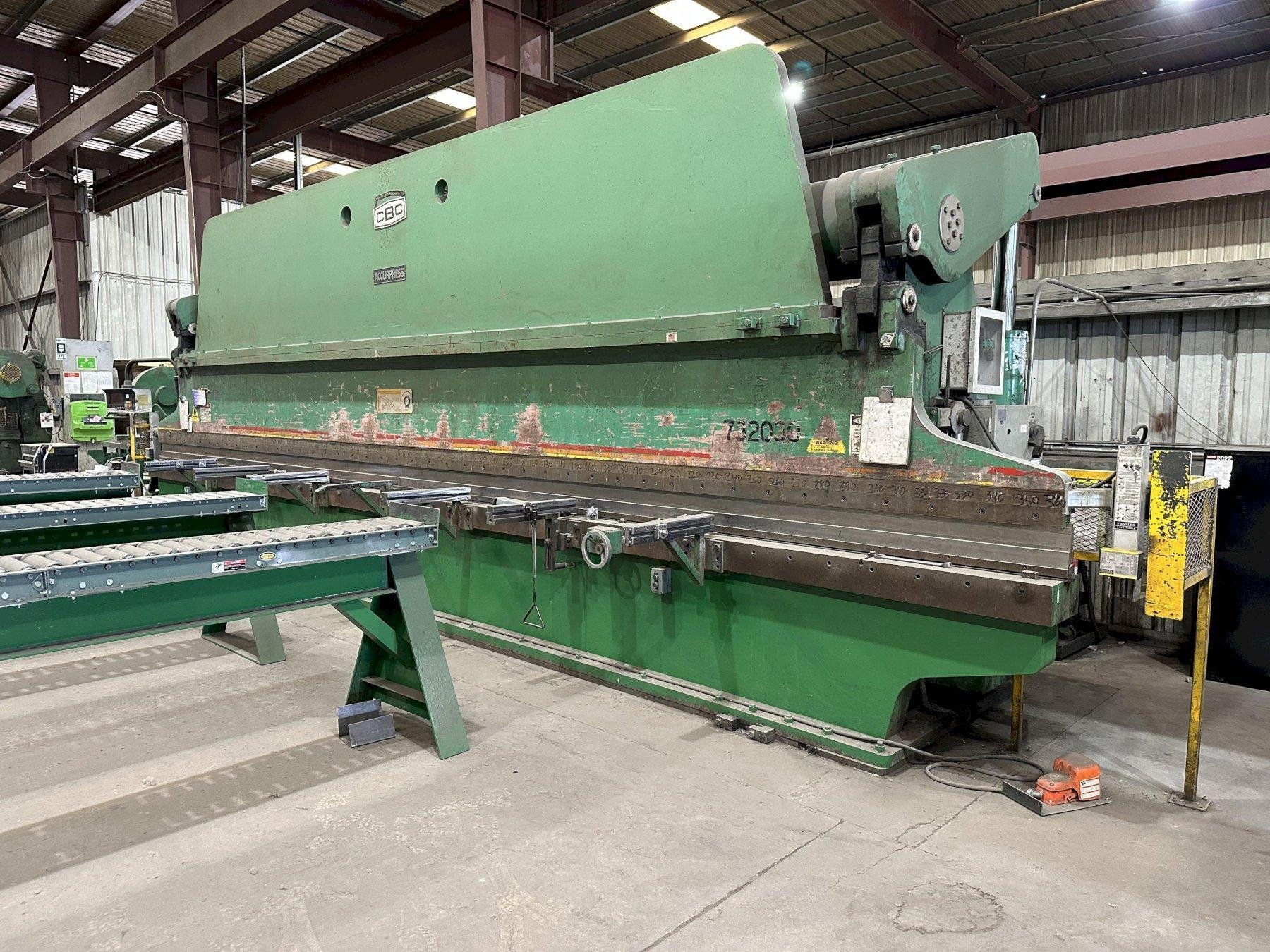 320 Ton X 30' Accurpress Hydraulic Press Brake