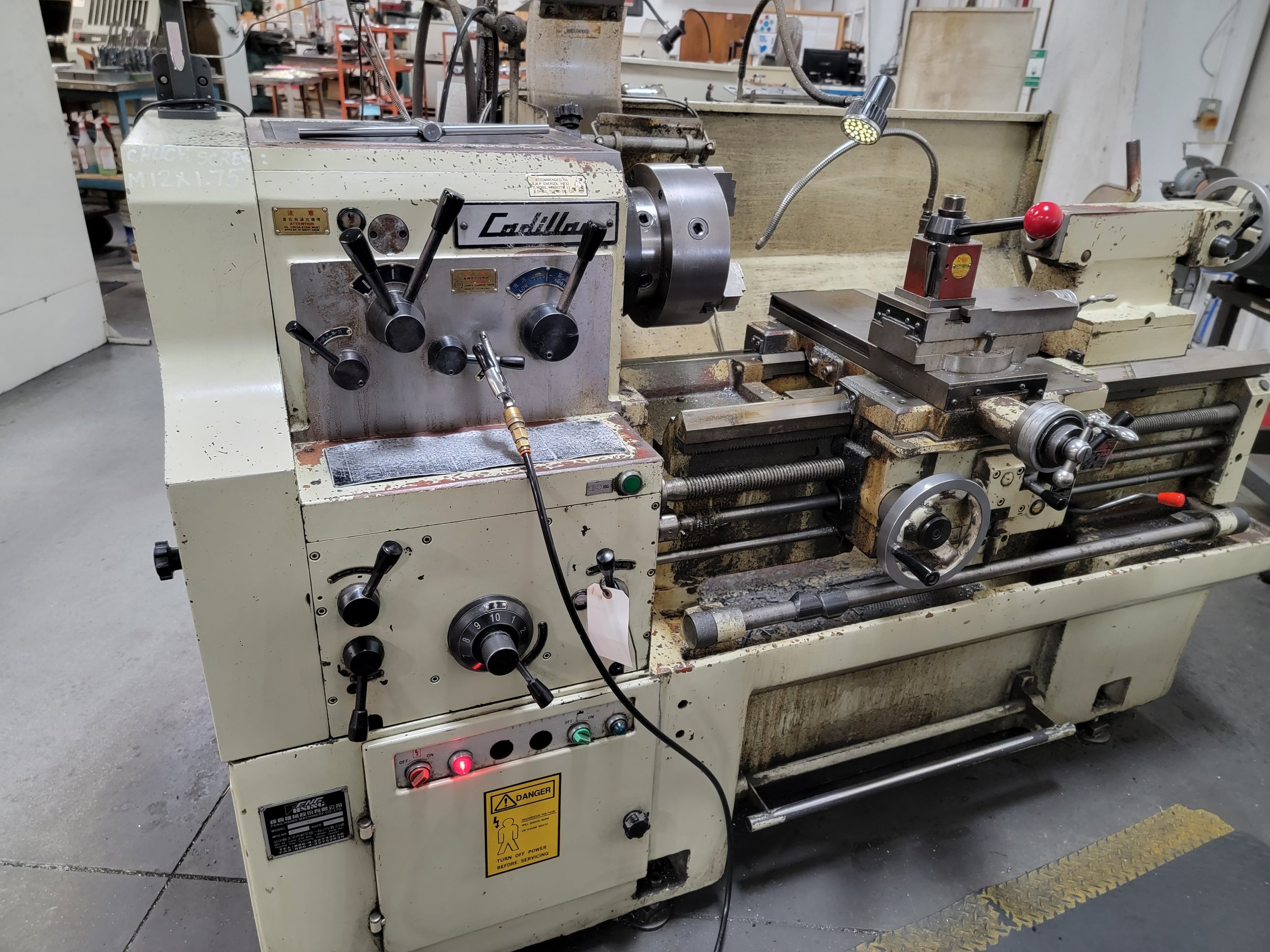 19" x 40" Cadillac Gear Head Engine Lathe