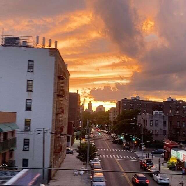 Haven&rsquo;t seen a sunset in NYC like this for a long time now. I should have known because rain storms which end right before a sunset lead to AMAZING displays of color. #sunset #nyc #nycsunset