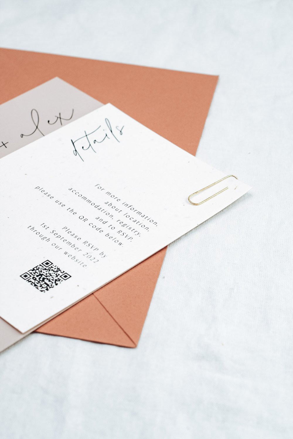 Wedding Invitation Accessories] 10 golden drop-shaped paper clips
