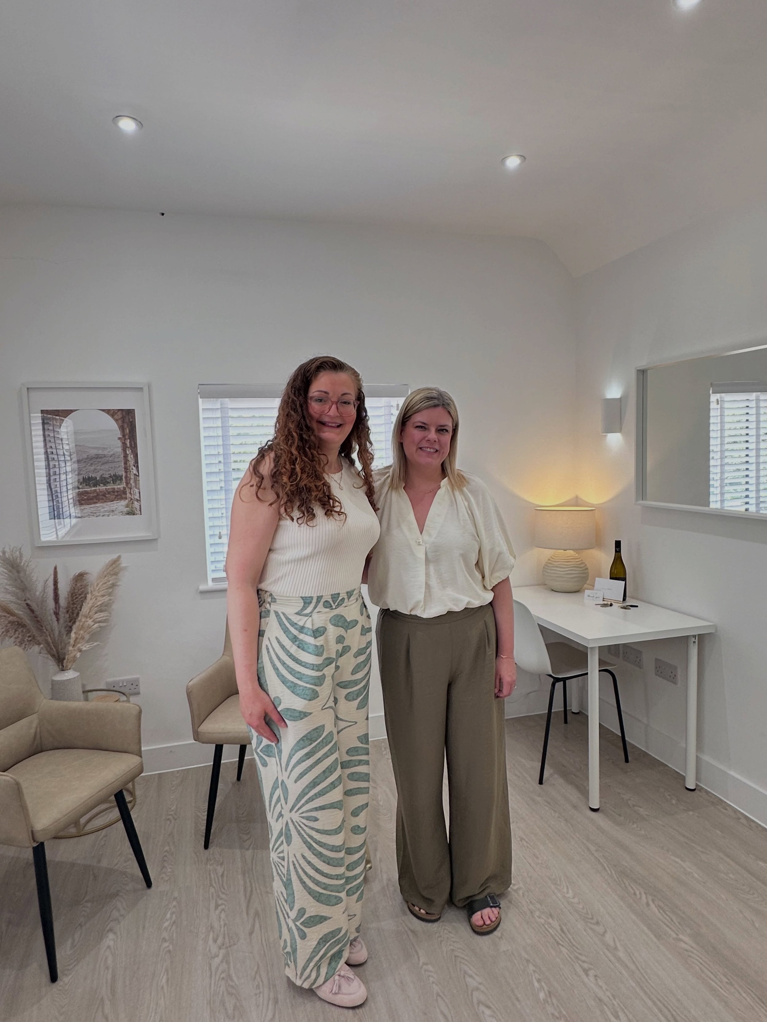 Welcome to Lucy &amp; Katie @neurokindclinicalpsychology 
Who joined us today at Willow House

Give them a follow to see what they&rsquo;re all about!

If you&rsquo;re looking for a clinic to grow your private practice then DM the word ROOM