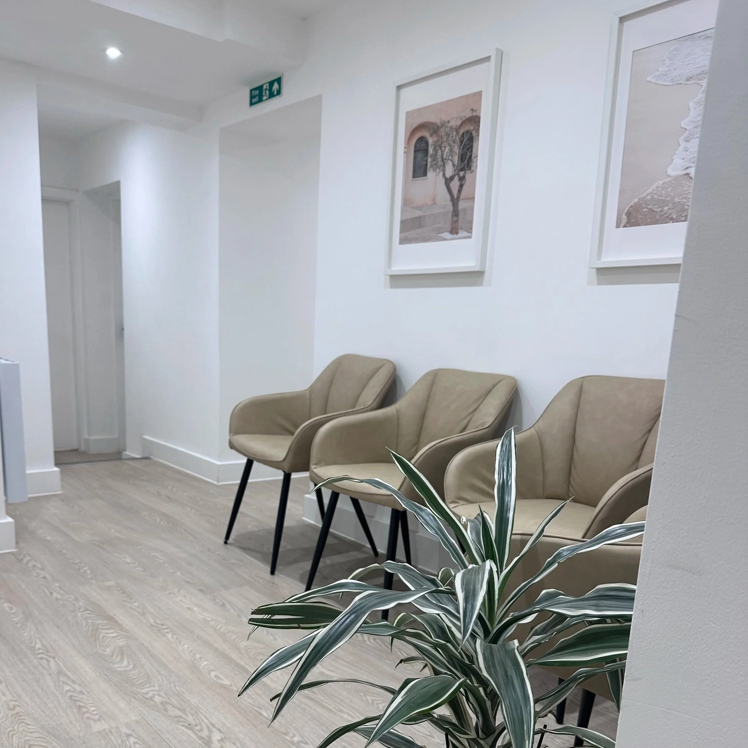 Waiting room in Willow House Hilton