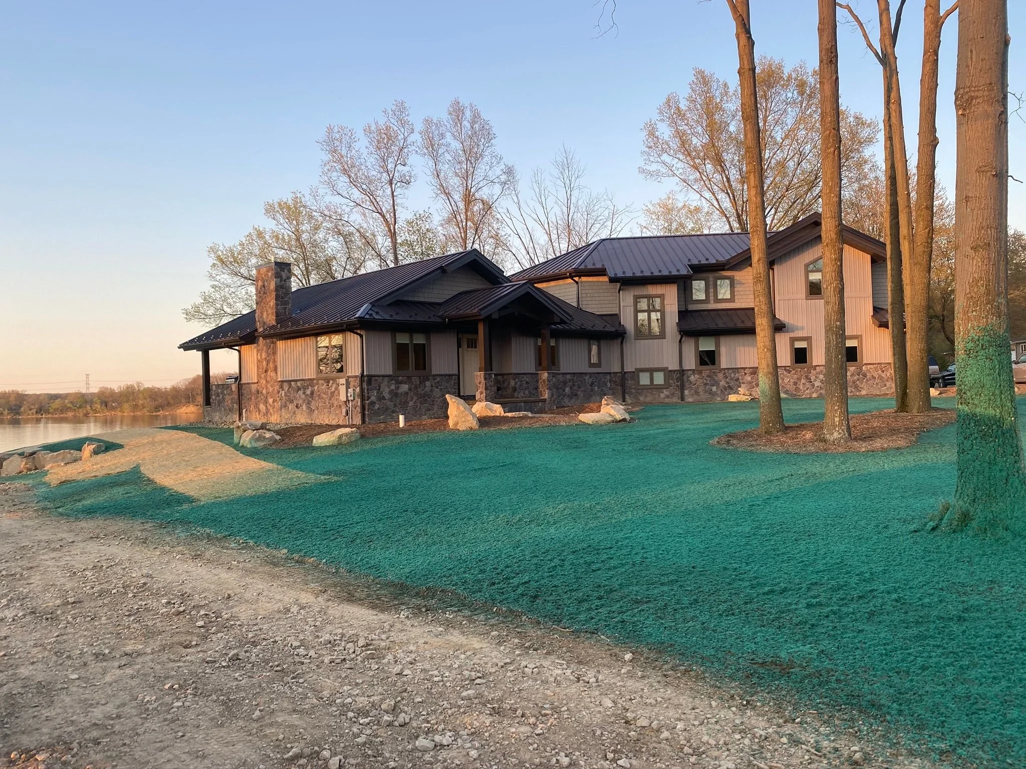 4 Signs That Your Green and Lake Township, OH, Lawn Could Benefit From Hydroseeding