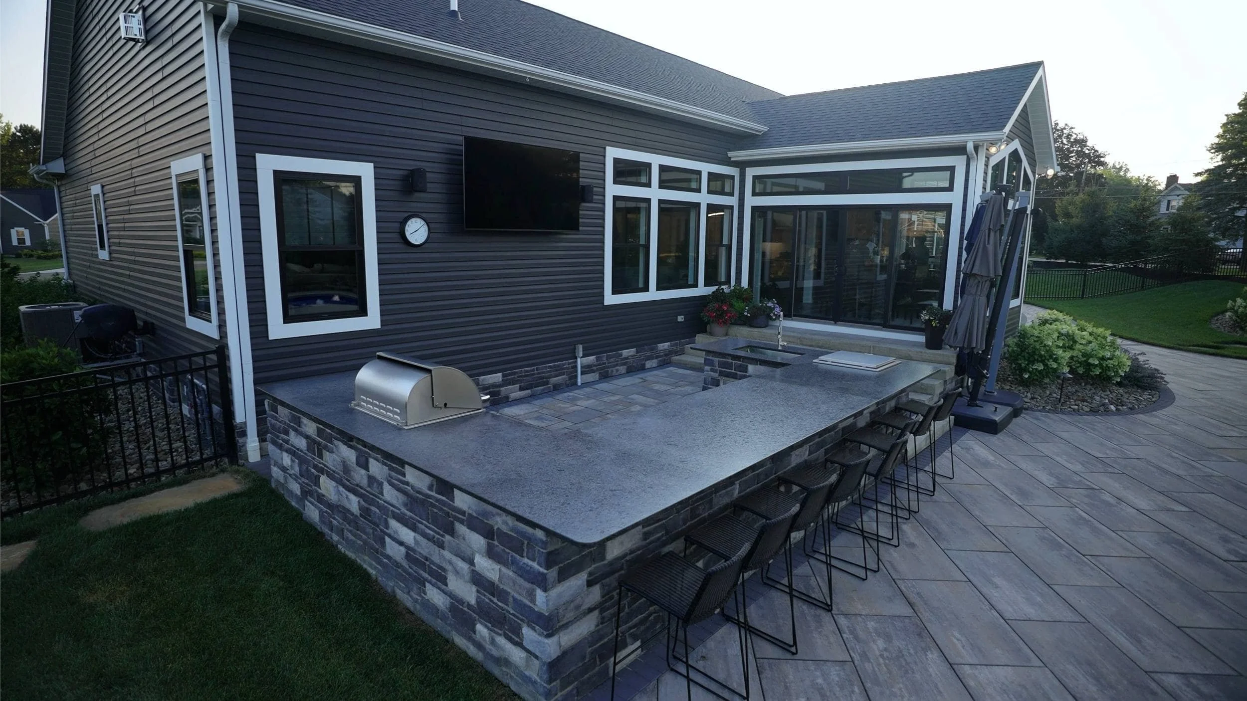 Outdoor Kitchens Designed for Entertaining Family and Friends in UnionTown, OH