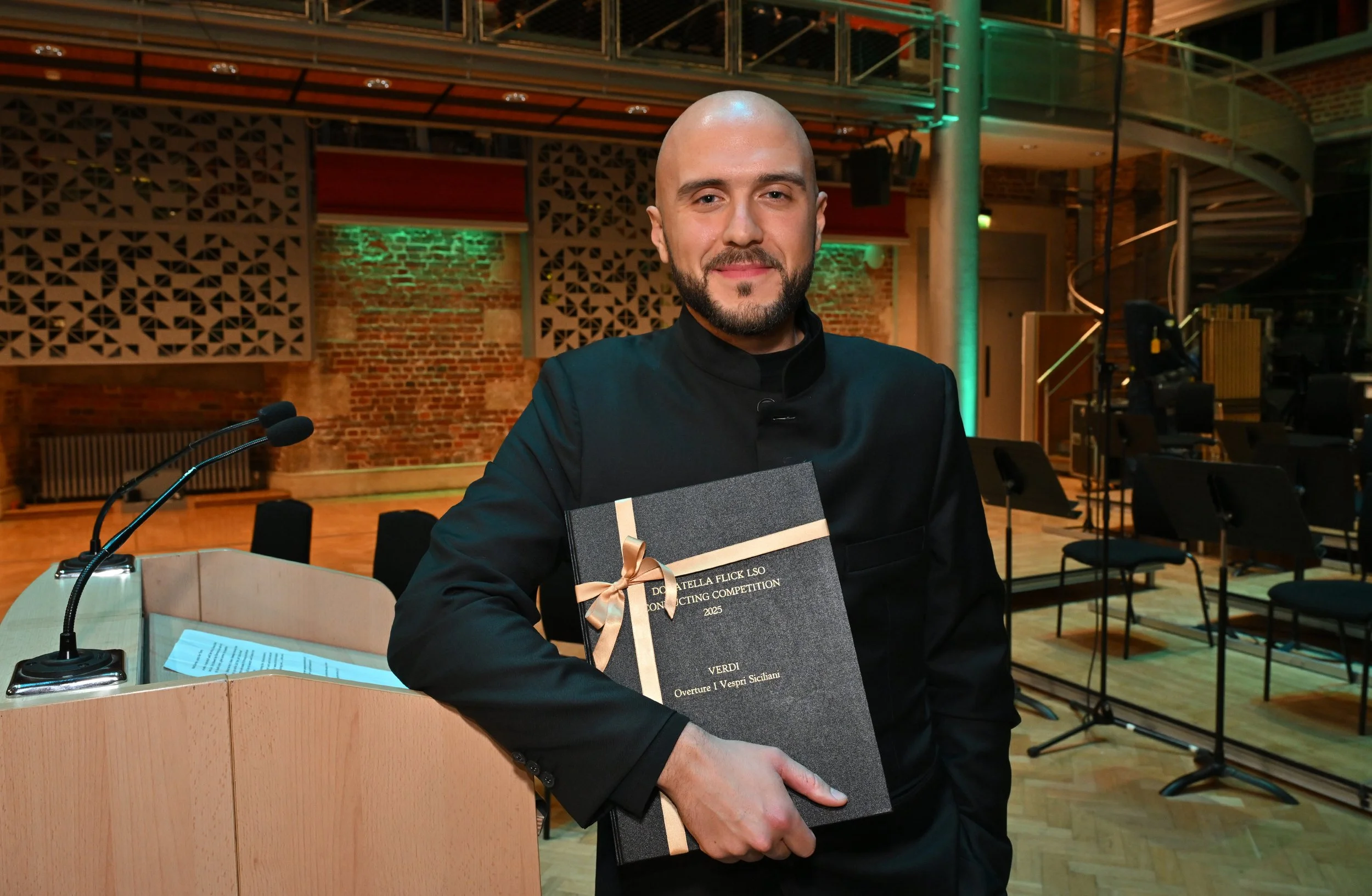 Winner Matteo Dal Maso poses with his winning score