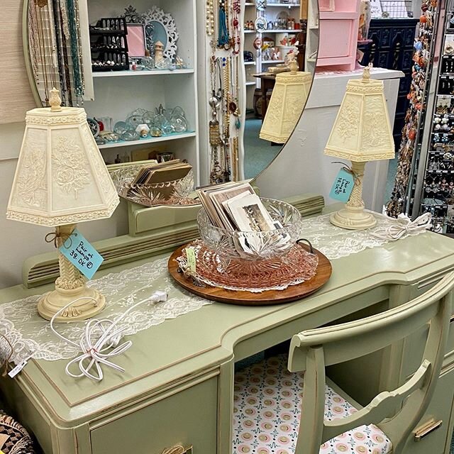 REPURPOSED FURNITURE. 🌿🌿🌿SHOP 29. WE ARE OPEN. MASKS REQUIRED. #moorheadantiquemall #repurposed #furniture #vanity #midcenturymodern #greenandgold #bedroomfurniture #vintage #antique #homedecor #nostalgic #moorhead #minnesota #fargomoorhead #shopl