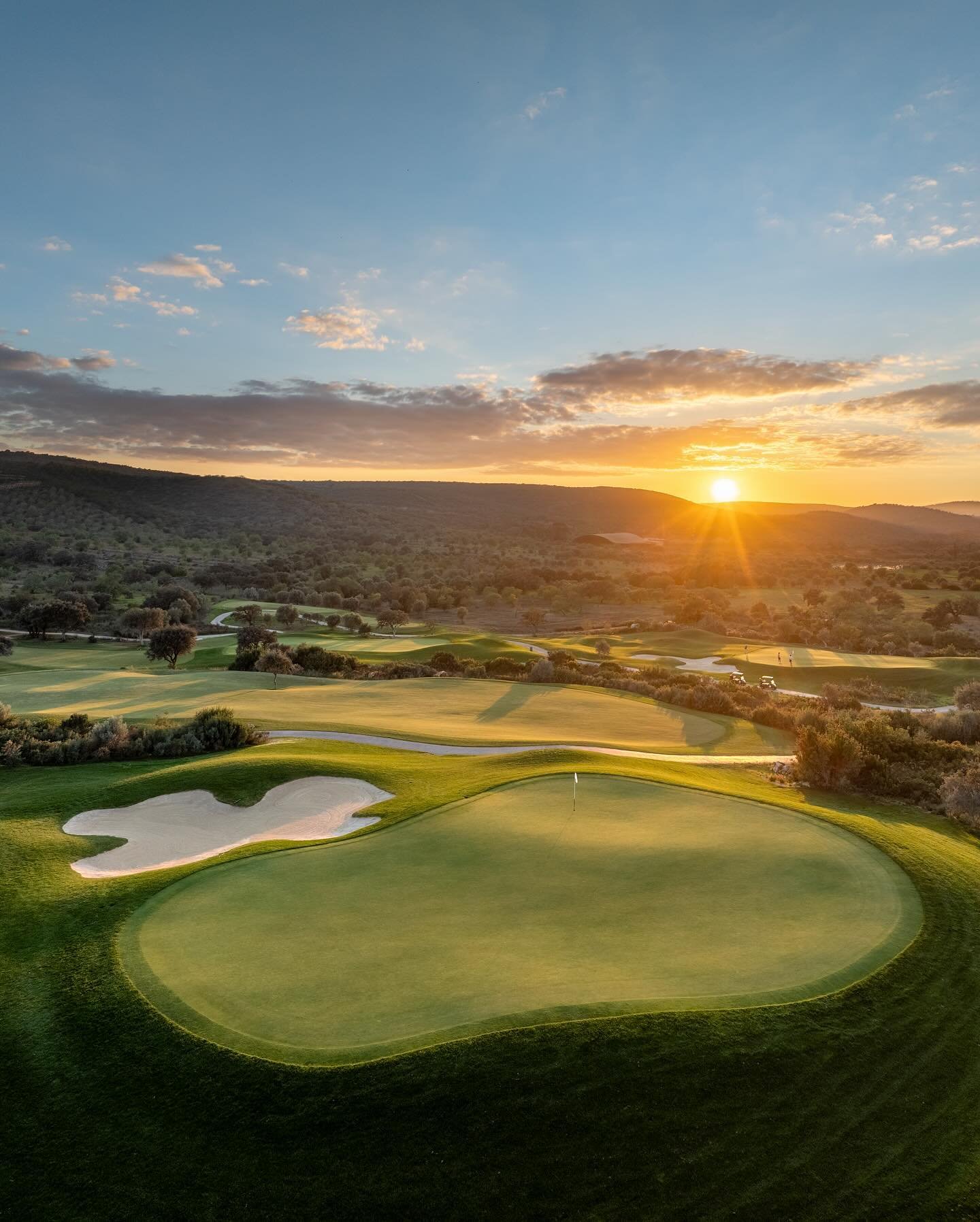 @ombriaalgarve offers a real challenge with many elevated tee shots and was a pleasure to shoot.
Preserving the region&rsquo;s natural beauty and cultural heritage, Ombria includes a luxury hotel managed by @viceroyhotels, which has been finished to 