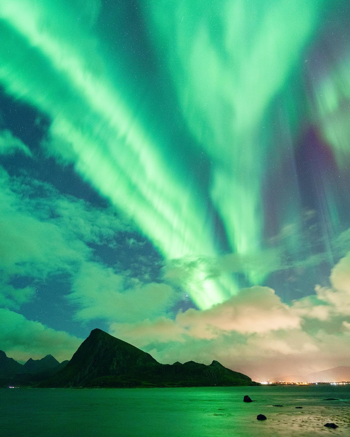 Lofoten 🩵

A mixture of iPhone and Sony shots. Nature really put on a show last night, what a way to start the week. 

Off the the beautiful Lofoten Links later today, hoping for more of the same! 
🤞🐉