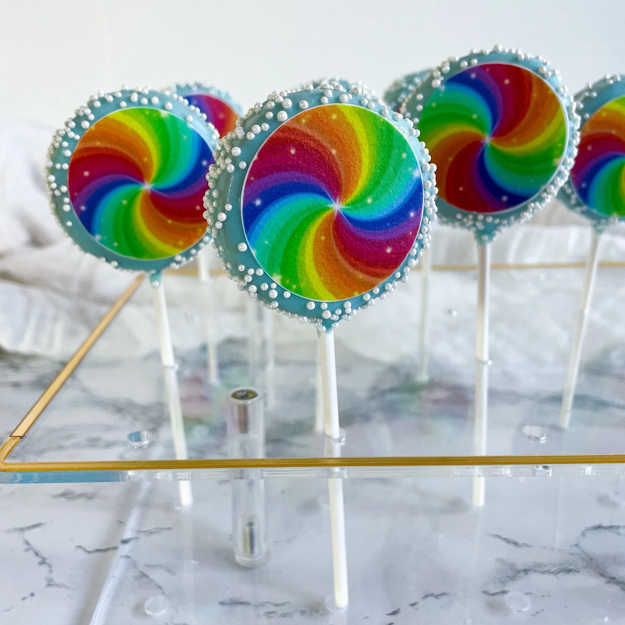 🌈✨ Sweet, swirly, and oh-so-magical! 
These rainbow swirl cakepops are the perfect bite-sized treat to brighten any celebration. 💕 Whether it&rsquo;s a birthday, classroom party, or just because...you can&rsquo;t help but smile with a little rainbo