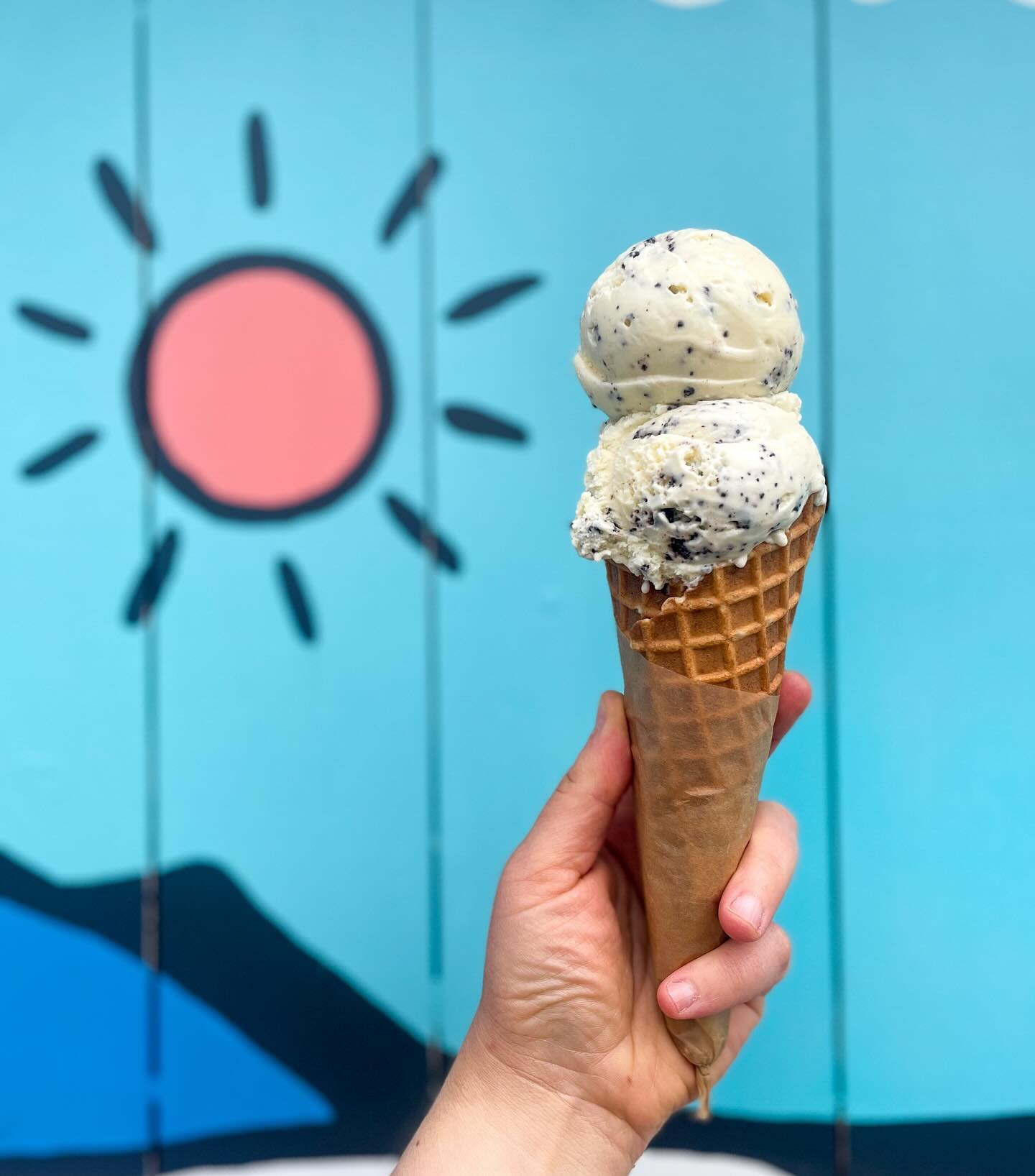 We&rsquo;re back to being open inside! Scoops, pints, coffee, we&rsquo;ve got it all 🙃 12-8 PM Thursday - Monday 

MALTED MILK 🥛 &amp; COOKIES is now scooping!
Nostalgic malty sweet cream ice cream with our house made chocolate cookie crunchies 🤩
