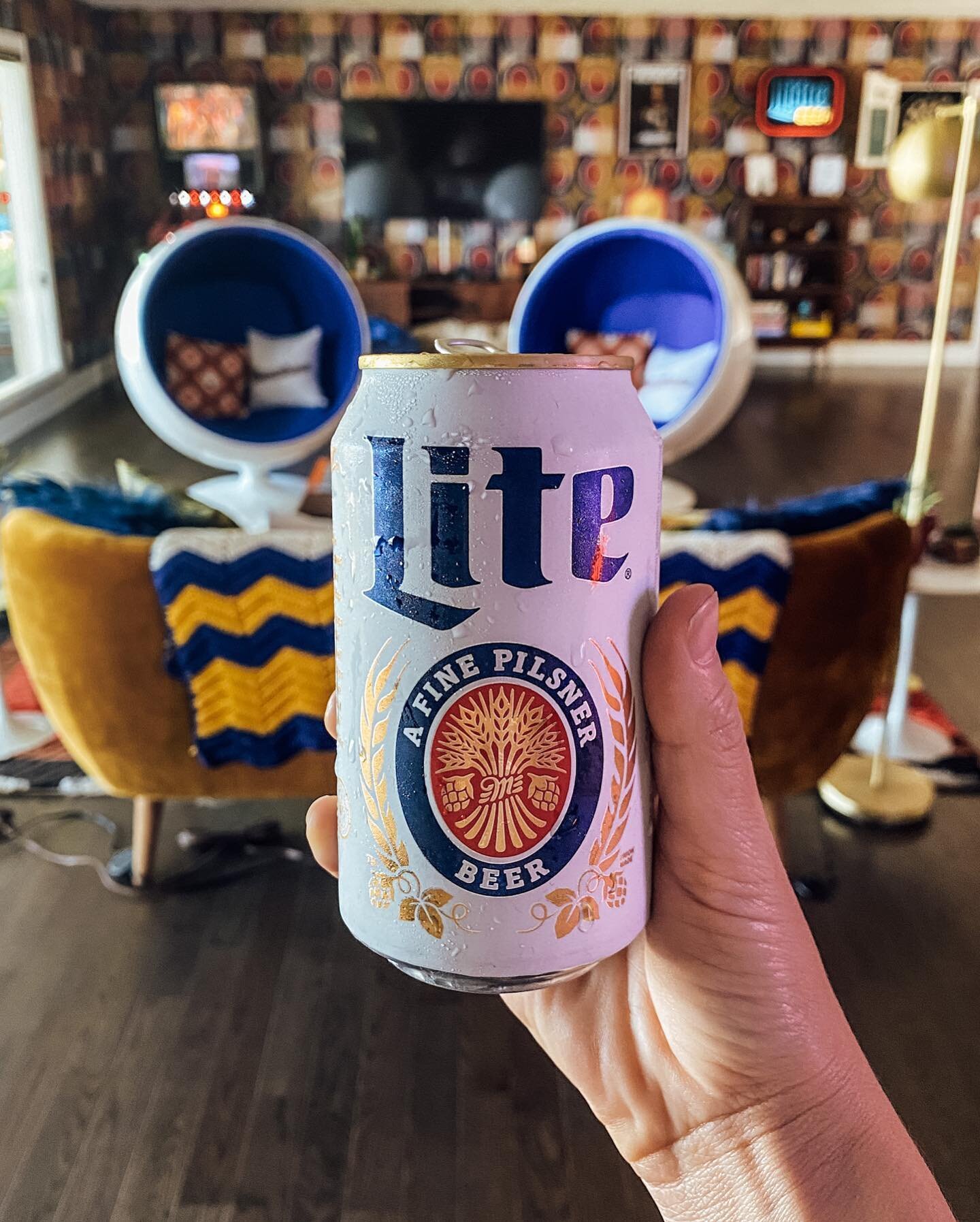 A peek inside the @millerlite Timeshare! Still reminiscing about the amazing Miller time we had this past weekend. 🍻 No detail was overlooked from the decor, to the massive 1970&rsquo;s record collection, to the board games, to the stashes of ice co