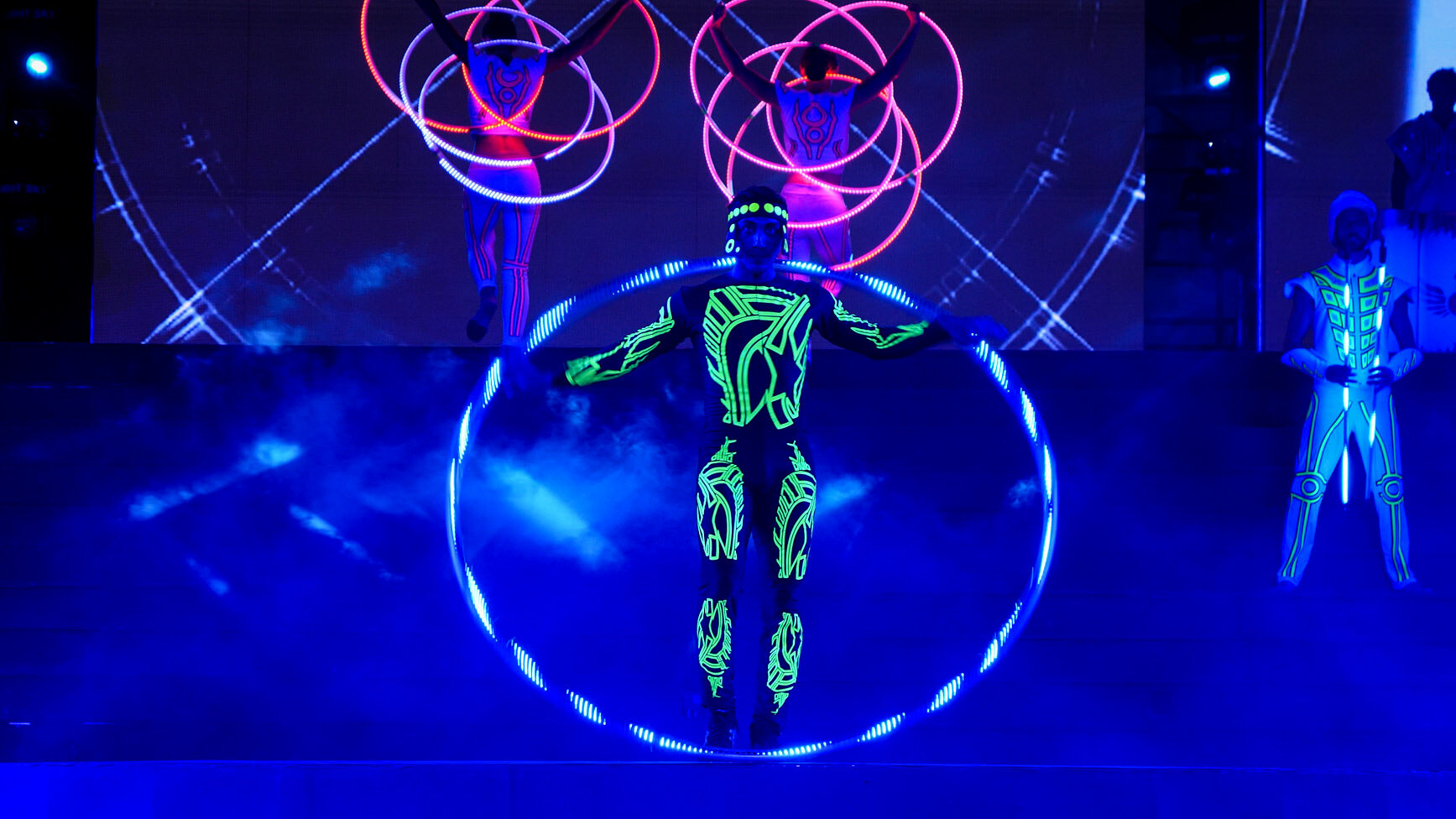 Futuristic LED Cyr Wheel Artist with UV Costume, International Beer Festival Qingdao, China