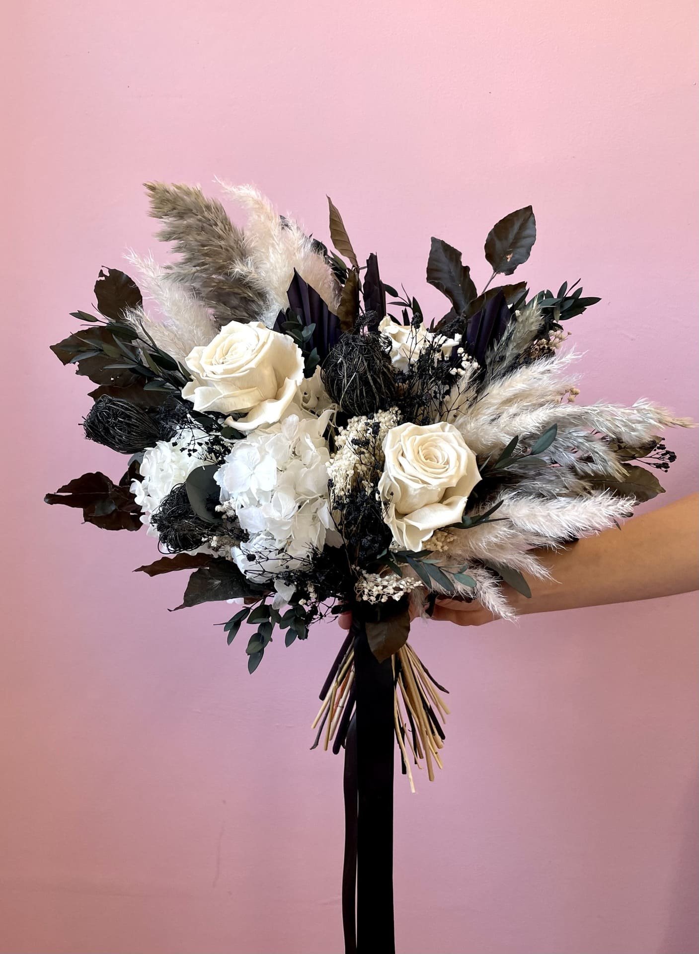 dried-flower-monchrome-bridal-bouquet.jpeg