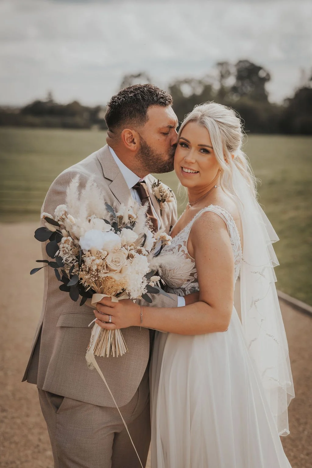 Love-and-bloom-dried-flowers-pampas-bouquet.JPG