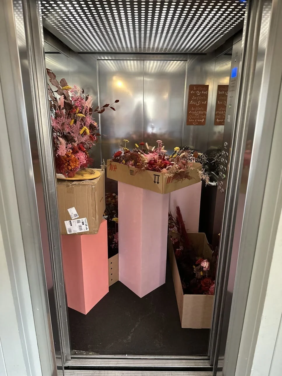 behind-the-scenes-book-florist-Horseshoe-Flowers-4.jpeg