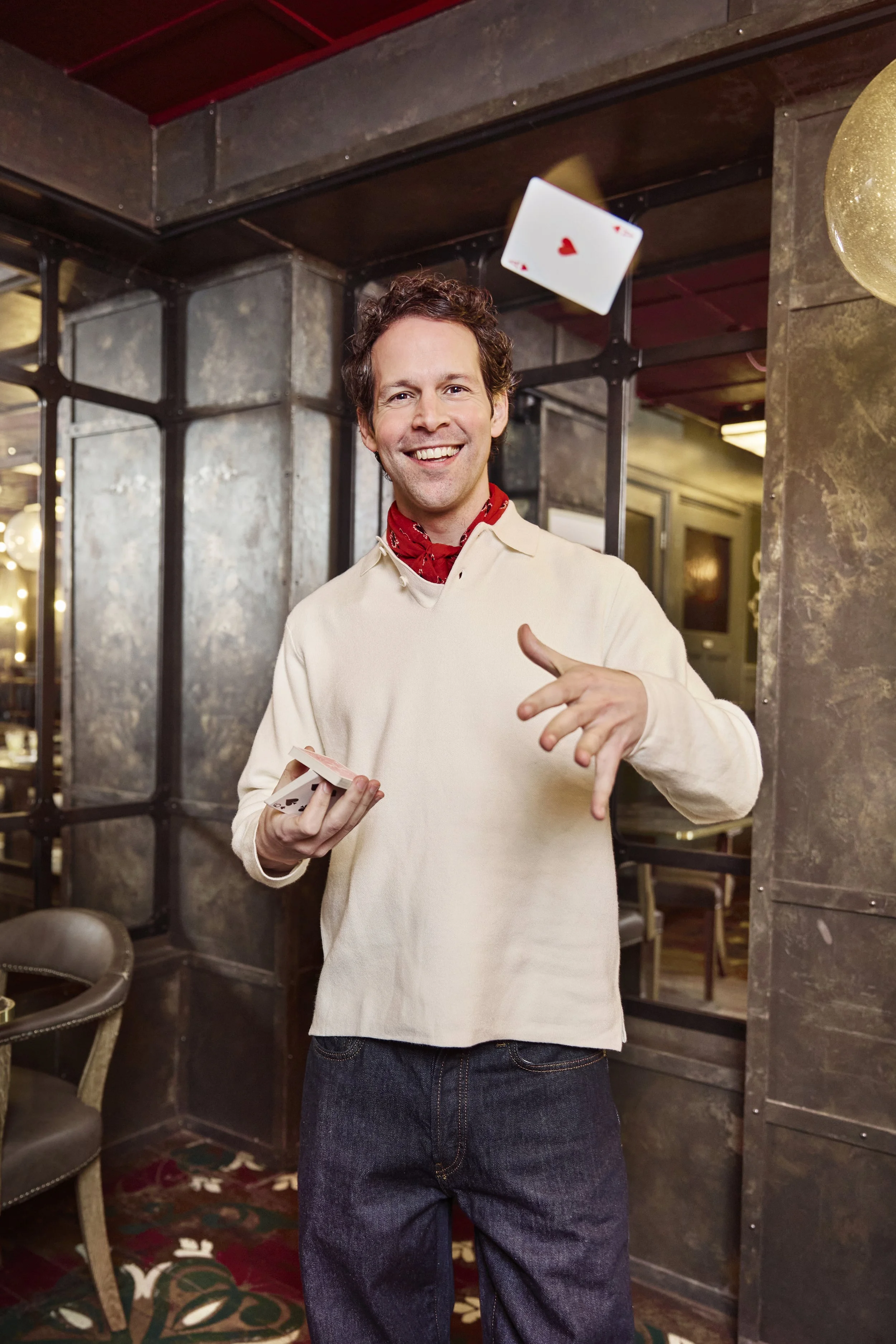 Illusionist Victor Mids | Talency