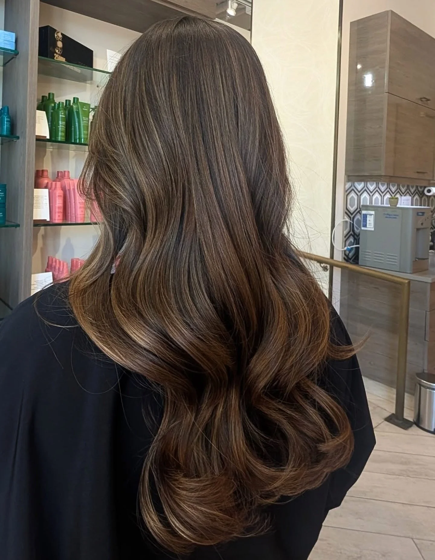 Karin (@hair.by.karint) at our East Village salon has some fun with these highlights on virgin hair. 
Is there anything better? A brand new canvas to work on. We loveeeeee 😍
#hairgoals #calgarysalon #redbloom #salonsyyc #hairtherapy #redbloominrea