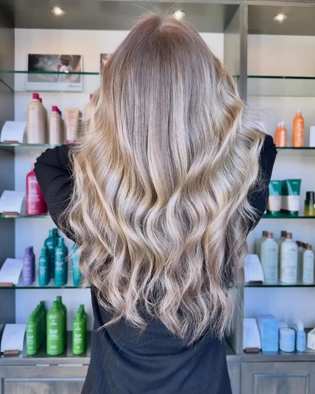 @hairby_maxx 🤝 Blondes 

10/10 on this transformation, no notes.