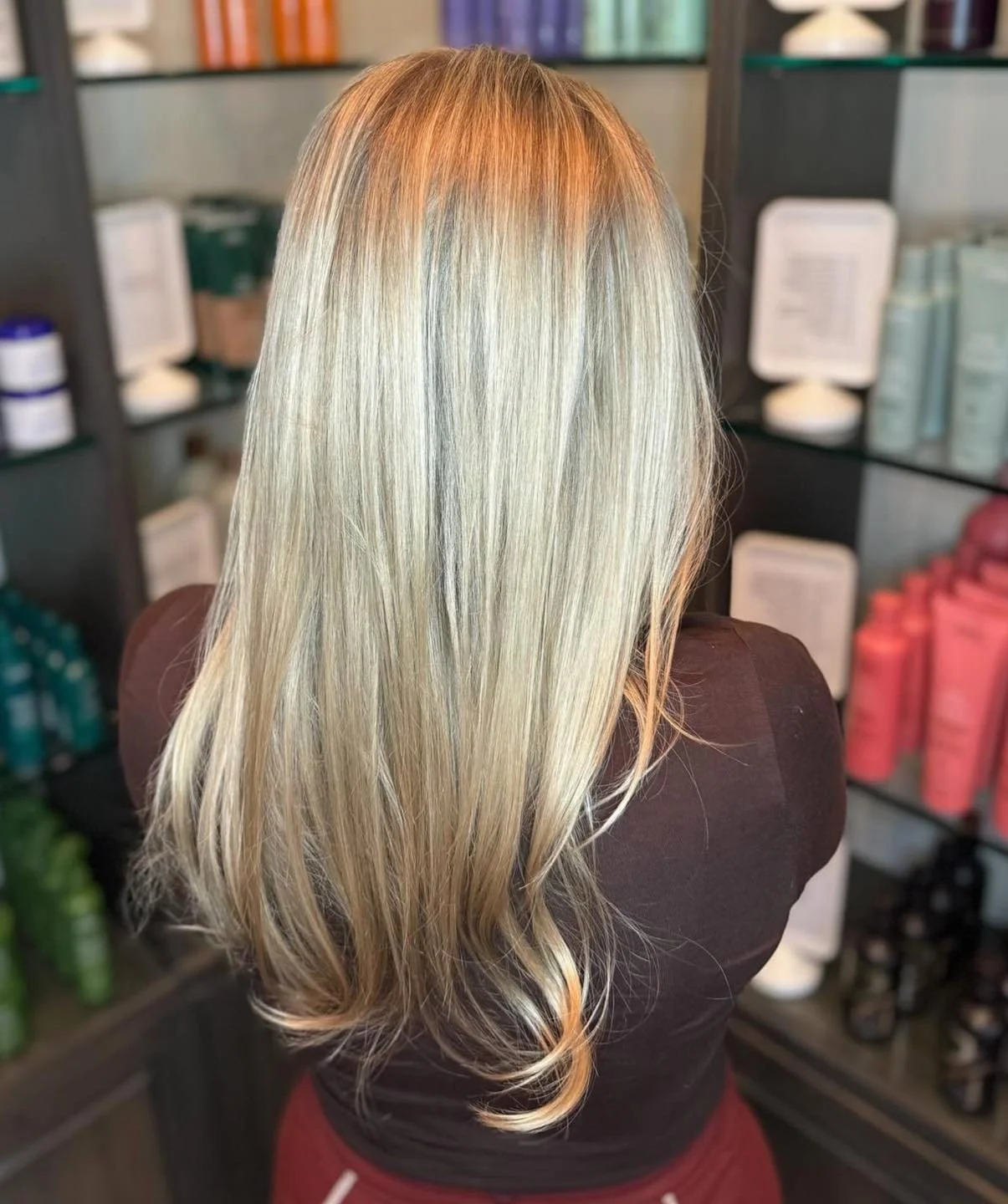 A full head of highlights on this beauty from Rebecca! @blendsbybecca is accepting clients! 

Book in with her for your own dreamy highlights.