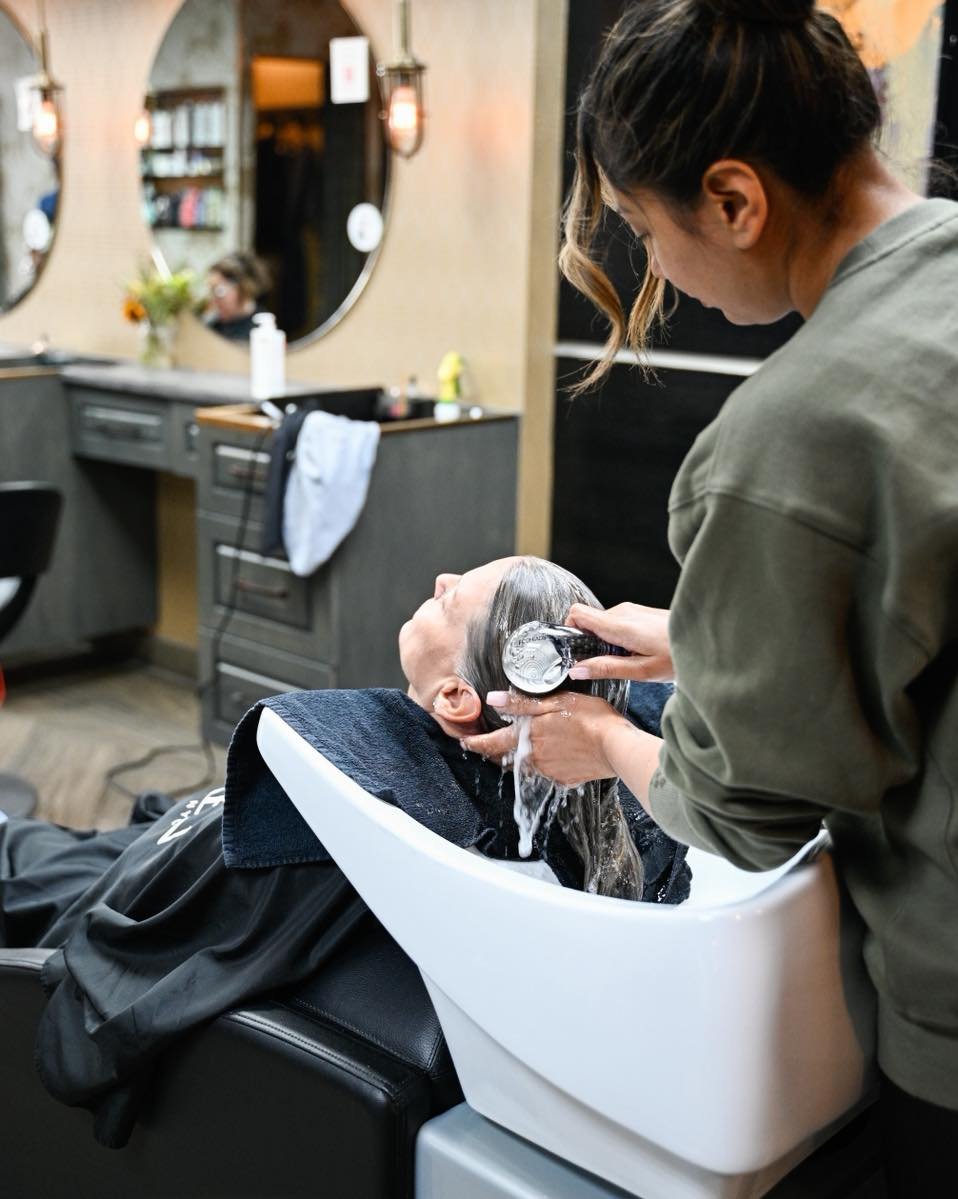 There is no better feeling than a RedBloom head massage 🫧

Make it on the nice list this year, by treating yourself. 

#yyc #yychair #yychairsalon #redbloom #Calgarystylists