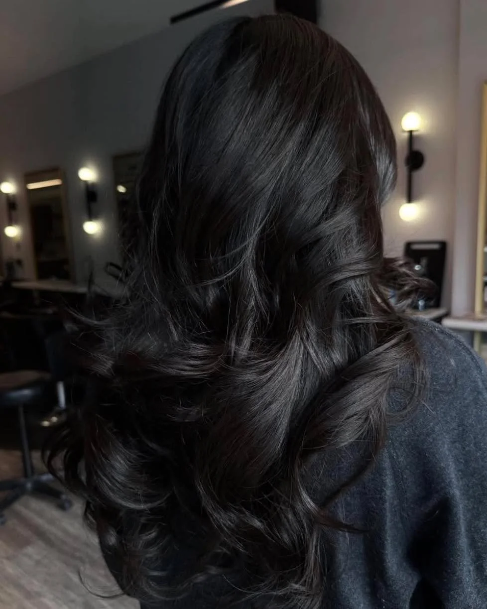 Science says blowouts are the perfect destressor, we don't make the rules 🤷&zwj;♀️ 

This one by @hairby_roni is proof.