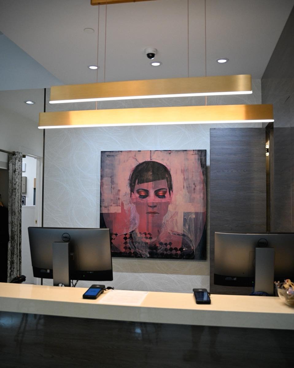 Giving you everything you need to relax is our mission. 

Enjoying your experience is our top priority. Thoughtful consultations, and our incredible team, coming to RedBloom should be the best part of your week.