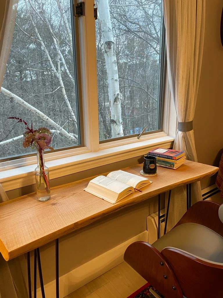 Guest Room - Desk.JPG