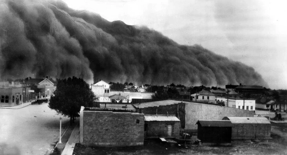 Dust storm approaching Clayton, New Mexico. 1937. Credit: The Los Angeles Times, May 29, 1937. 