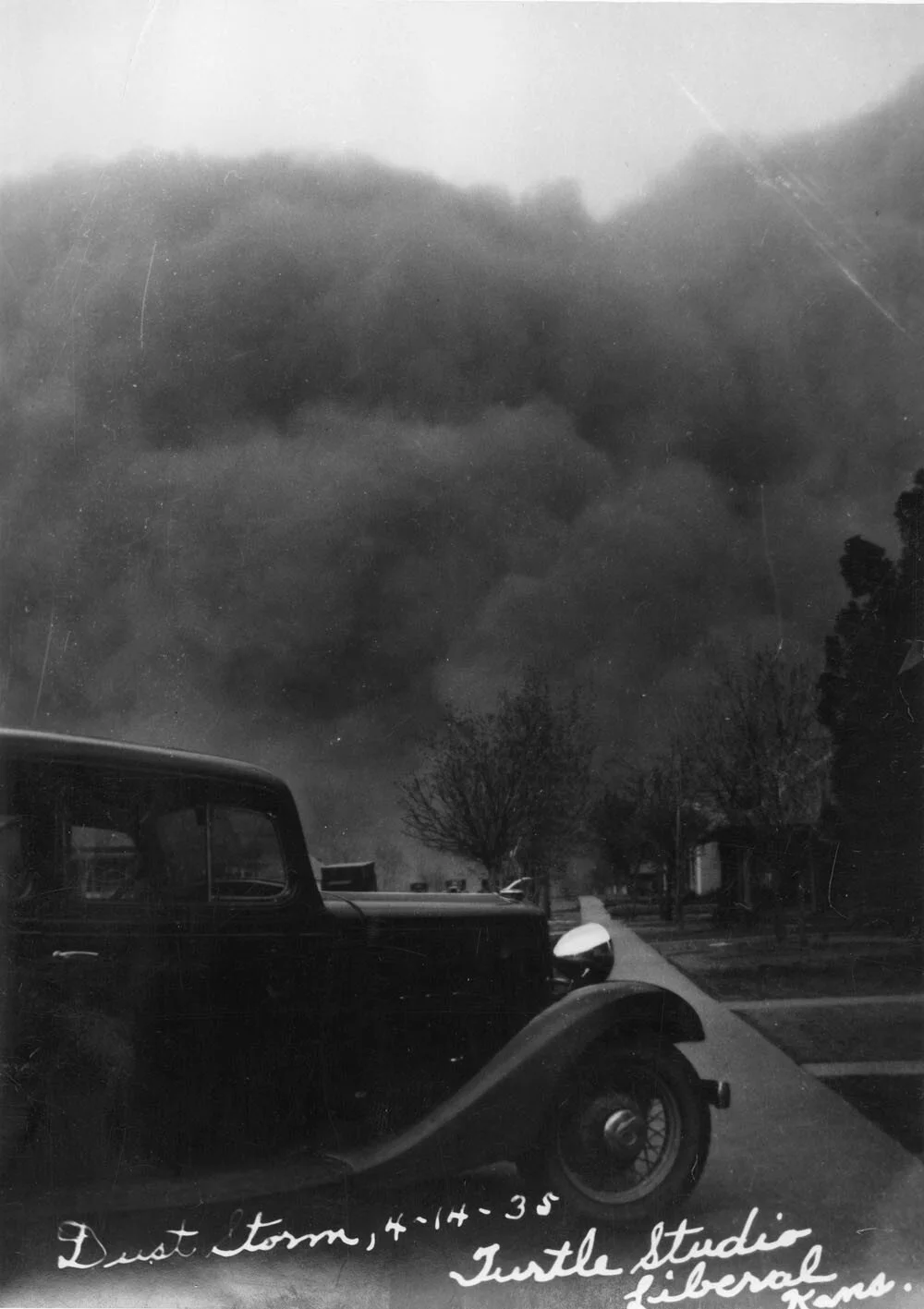 Dust storm in Liberal, Kansas. April 14, 1935. Credit: Turtle Studios. KSHS.