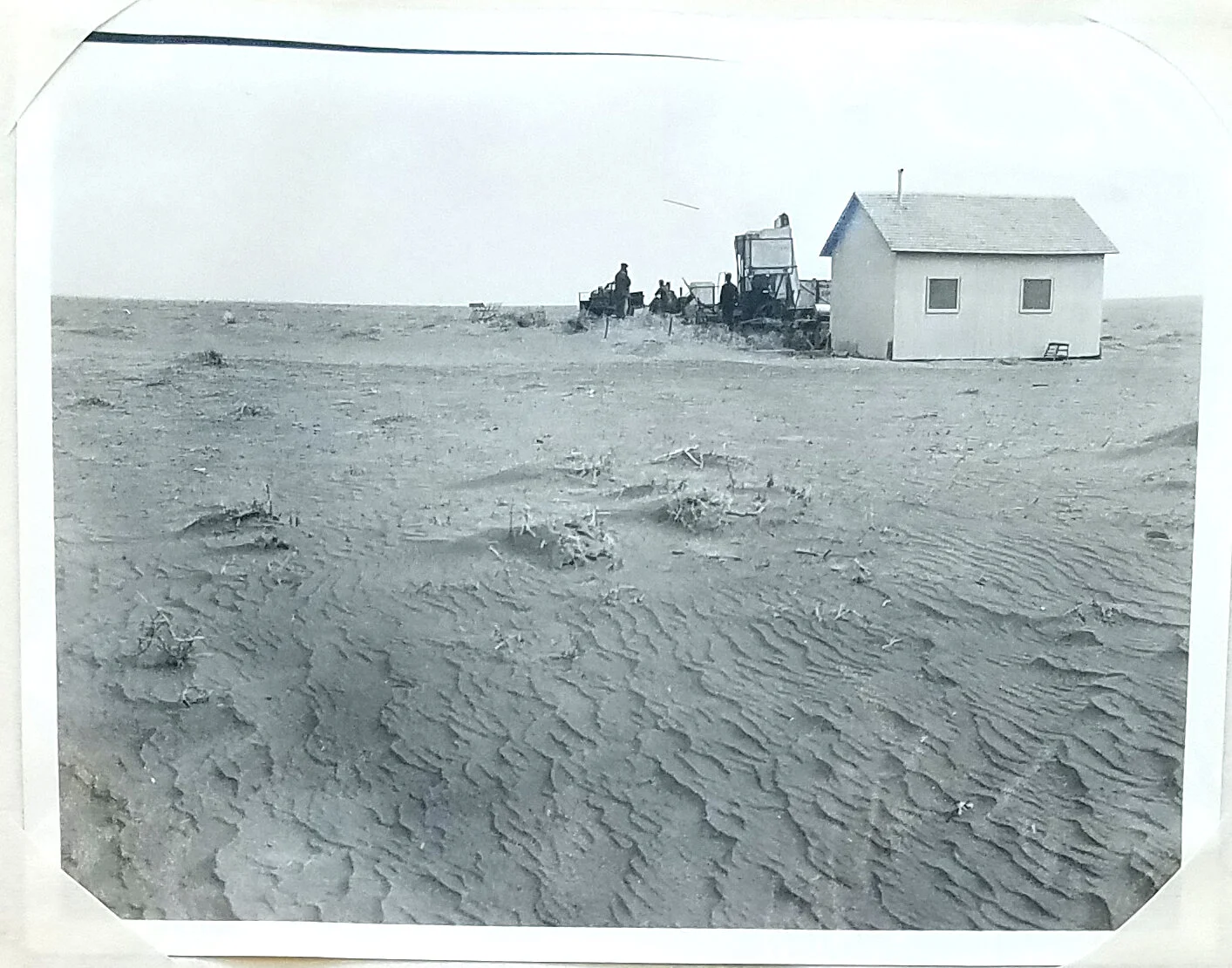 North side highway No. 160 about 2 miles west of Ulysses on C. A. Dreese farm. Note buried machinery and the man excavating to get it loose. This section of land lost nearly all of its tilled top soil. Only drift remain of the top soil. May 10, 1933.