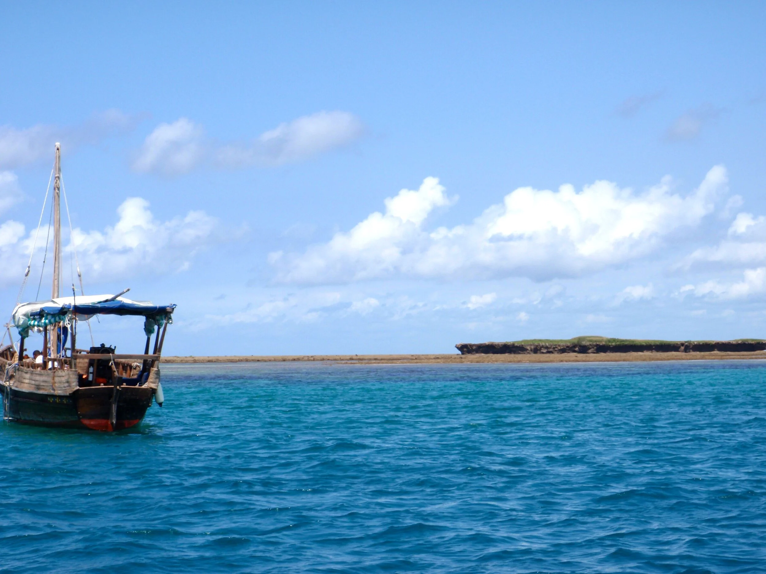 RV Barden anchored near Ksite Island in the Ksite Mpunguti Marine Park & Reserve, Kenya.