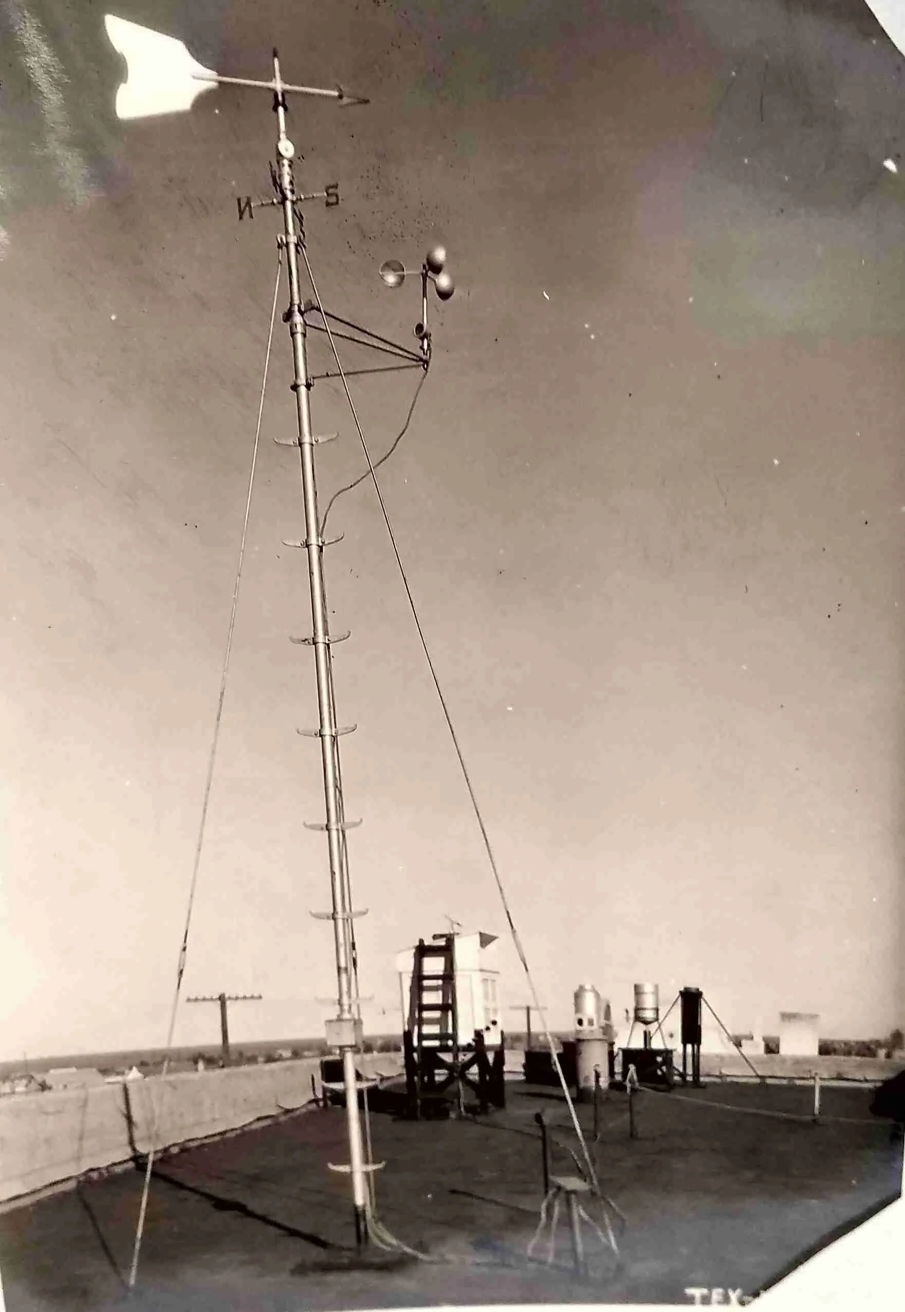 Instrument tower at Dalhart, Texas. Undated. Included in "Climate factors in the Dust Bowl". National Archives, Record Group 114, Entry 112. 