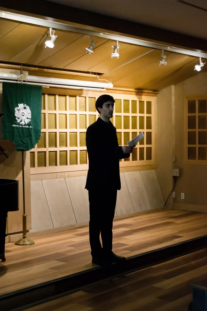 Alec Vera participa en recital de piano. 