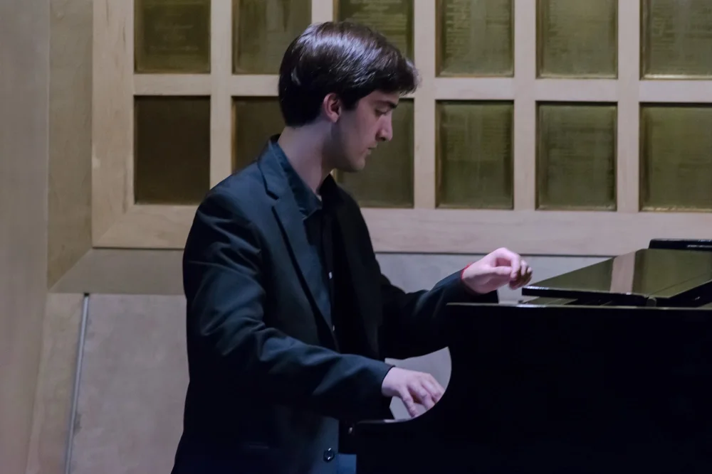 Alec Vera interpreta obras de Beethoven.  
