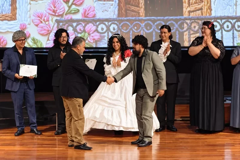 gala-sandi-aniversario-luctuoso-martes-de-opera-033.webp