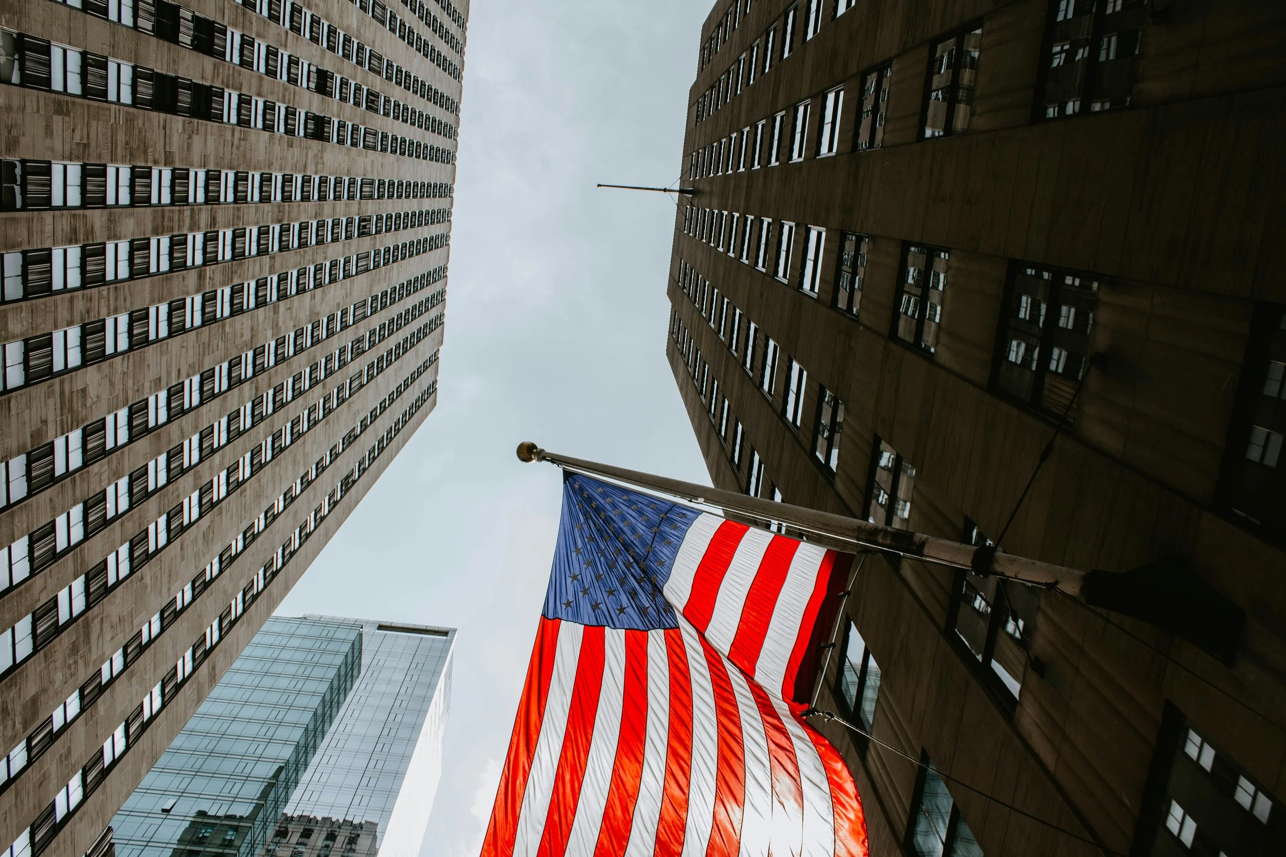 US Reserve Holds Rates Steady as Inflation Pressures Persist