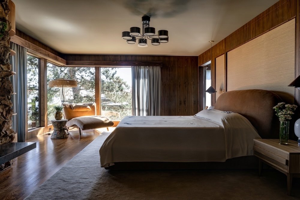 Midcentury modern primary bedroom.jpg