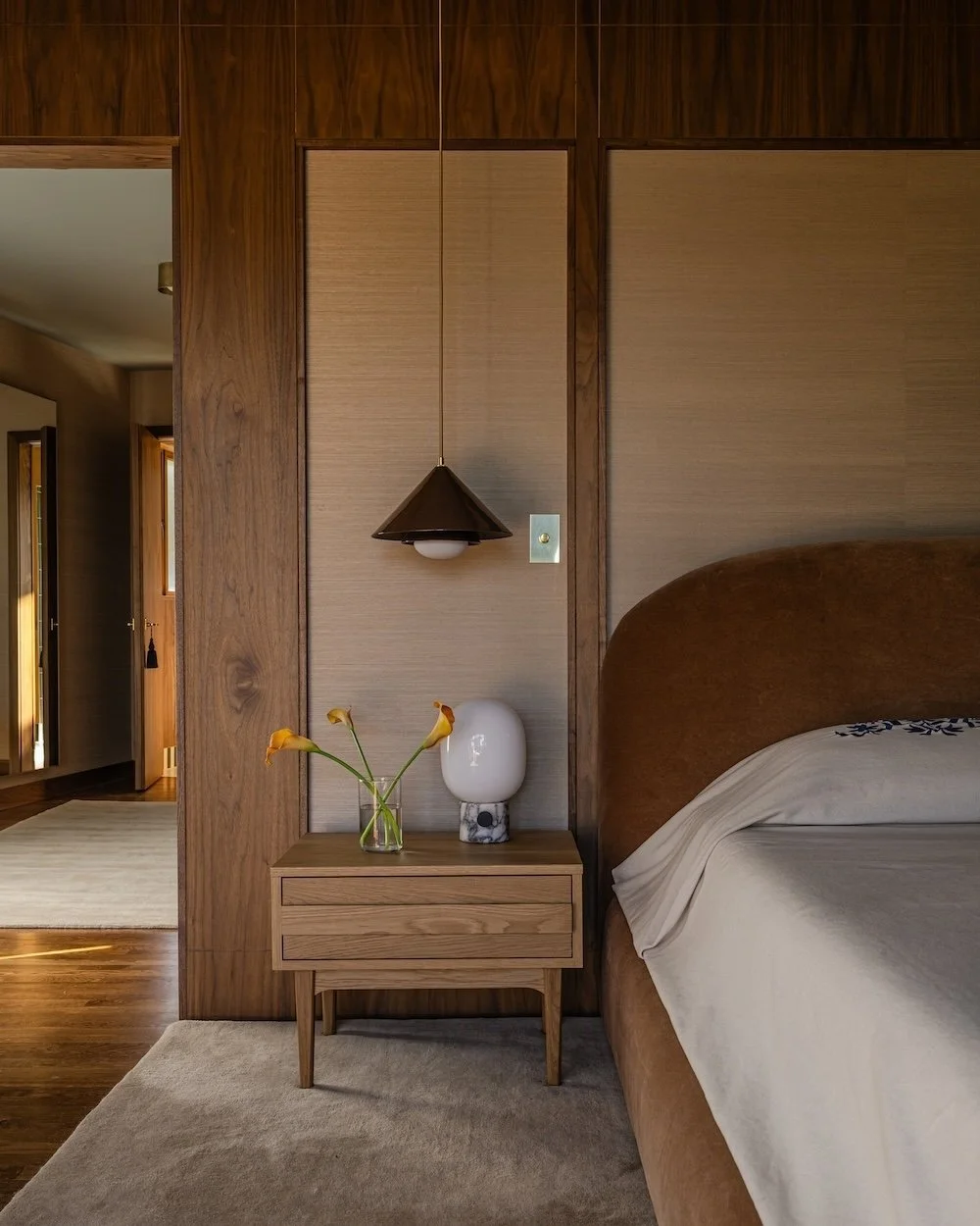 Neutral midcentury modern primary bedroom.jpg