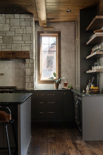 suncadia vacation home with stone range hood and dark cabinets