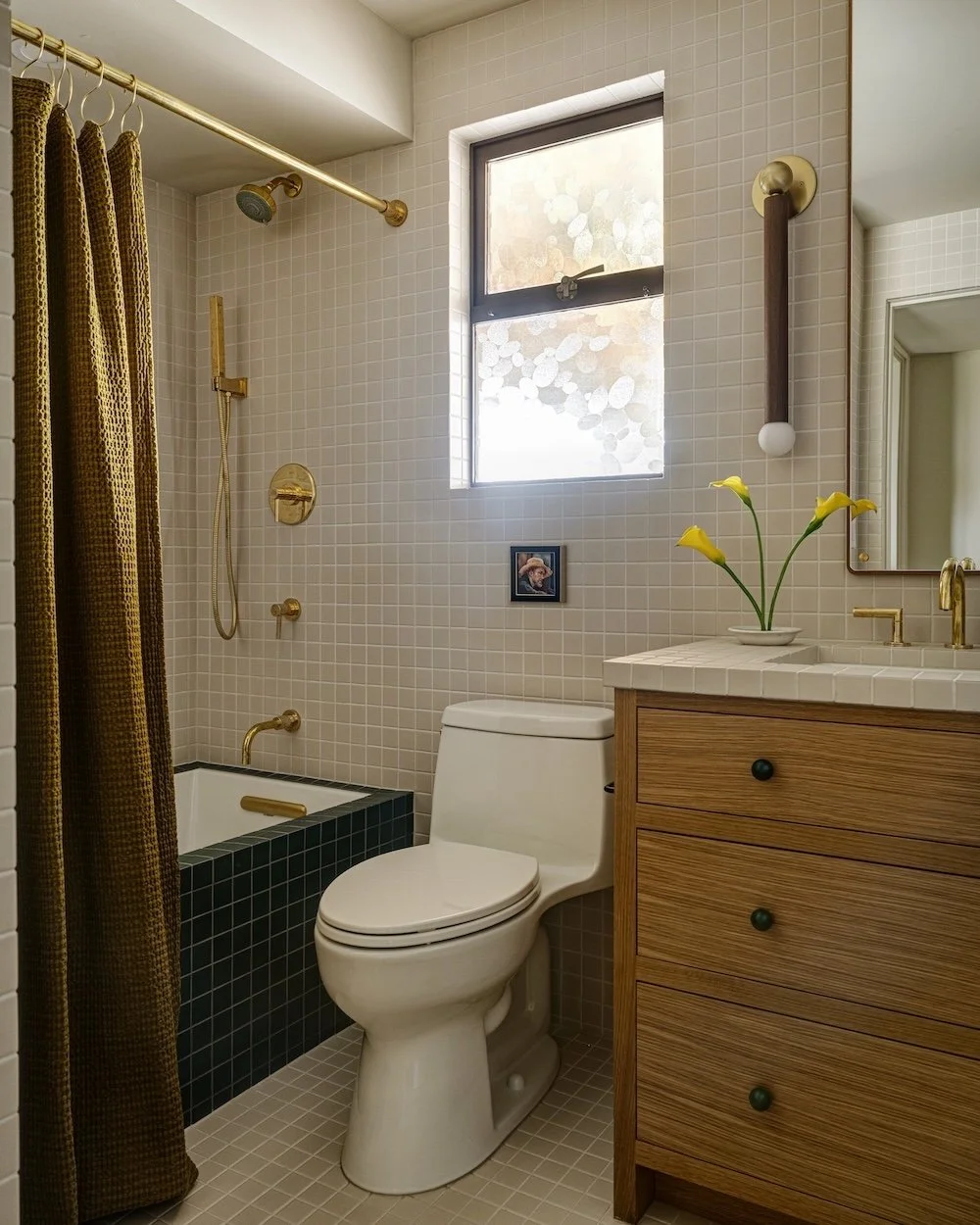 Neutral midcentury modern guest bathroom.jpg