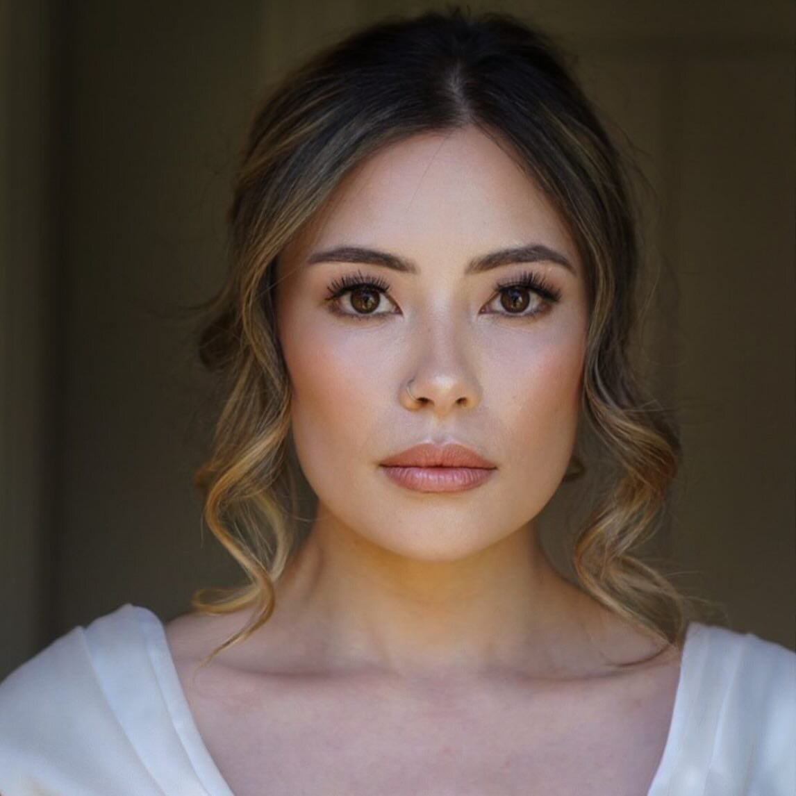 Timeless bridal glam - save for hair and makeup inspo.
Hair @fallonhairandmakeupteam.

Key products -
@narsissist sheer glow foundation
@narsissist Laguna bronzer.
@primalash_lashes individual lashes.
@makeupbymario master mattes eyeshadow palette. 
