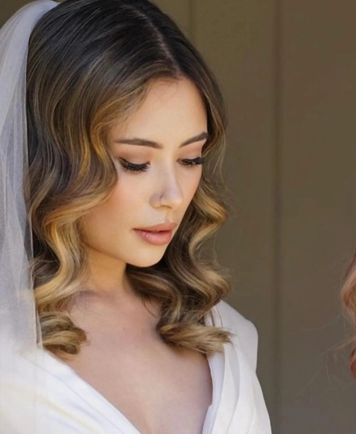 Throwing it back to this gorgeous soft glam inspo with @georgiaclairebridal at @upcote_barn.
.
#makeup #bridalmakeup #cotswoldwedding #bridalinspo #hairandmakeupartist