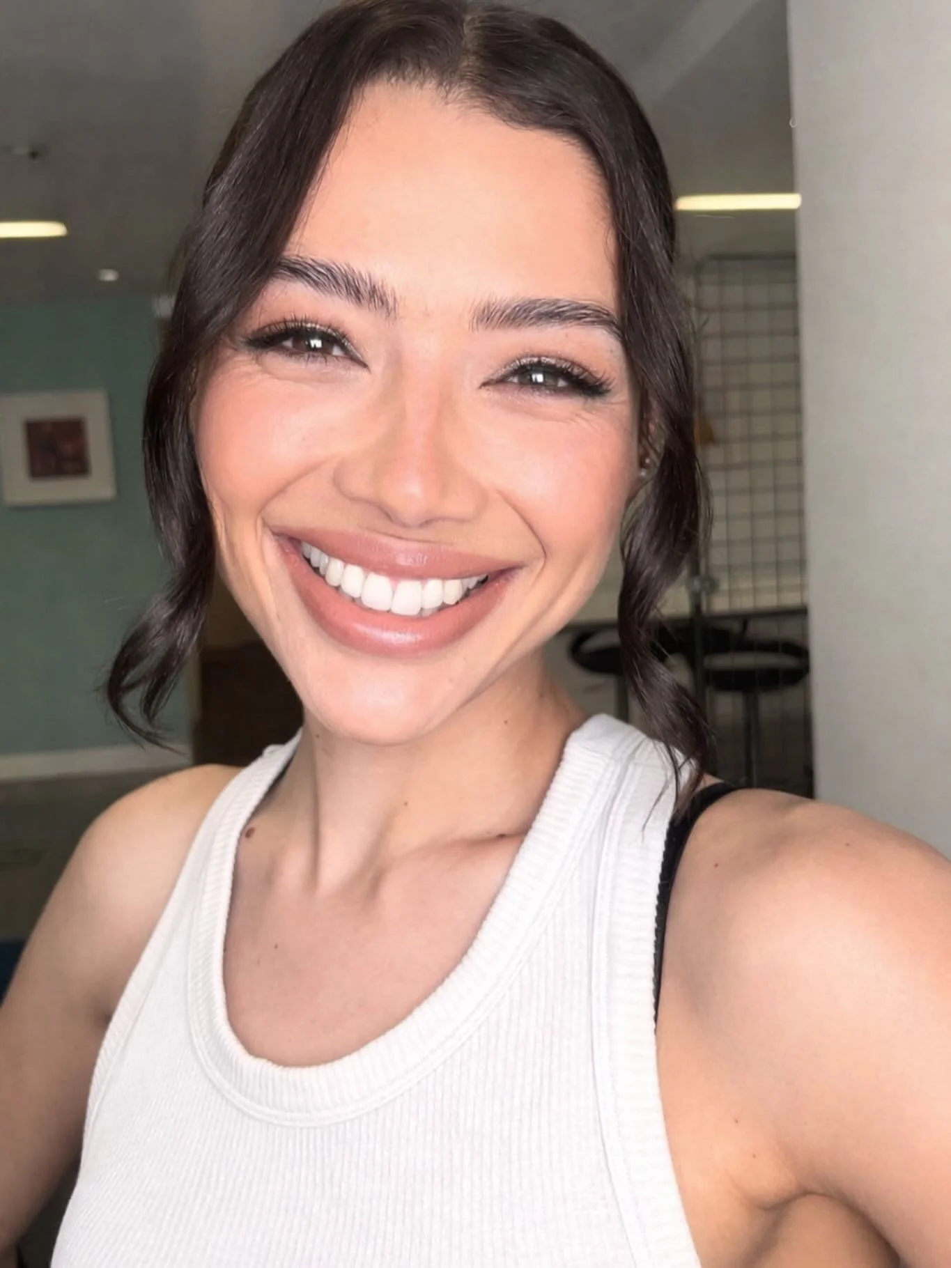 A nude lip will forever have my heart ✨
My favourite combo @maccosmetics stripped down liner and honeylove lipstick.
.
Key products : 
@armanibeauty luminous silk foundation 
@tatti_lashes cluster lashes in Au natural.
@anastasiabeverlyhills brow pom