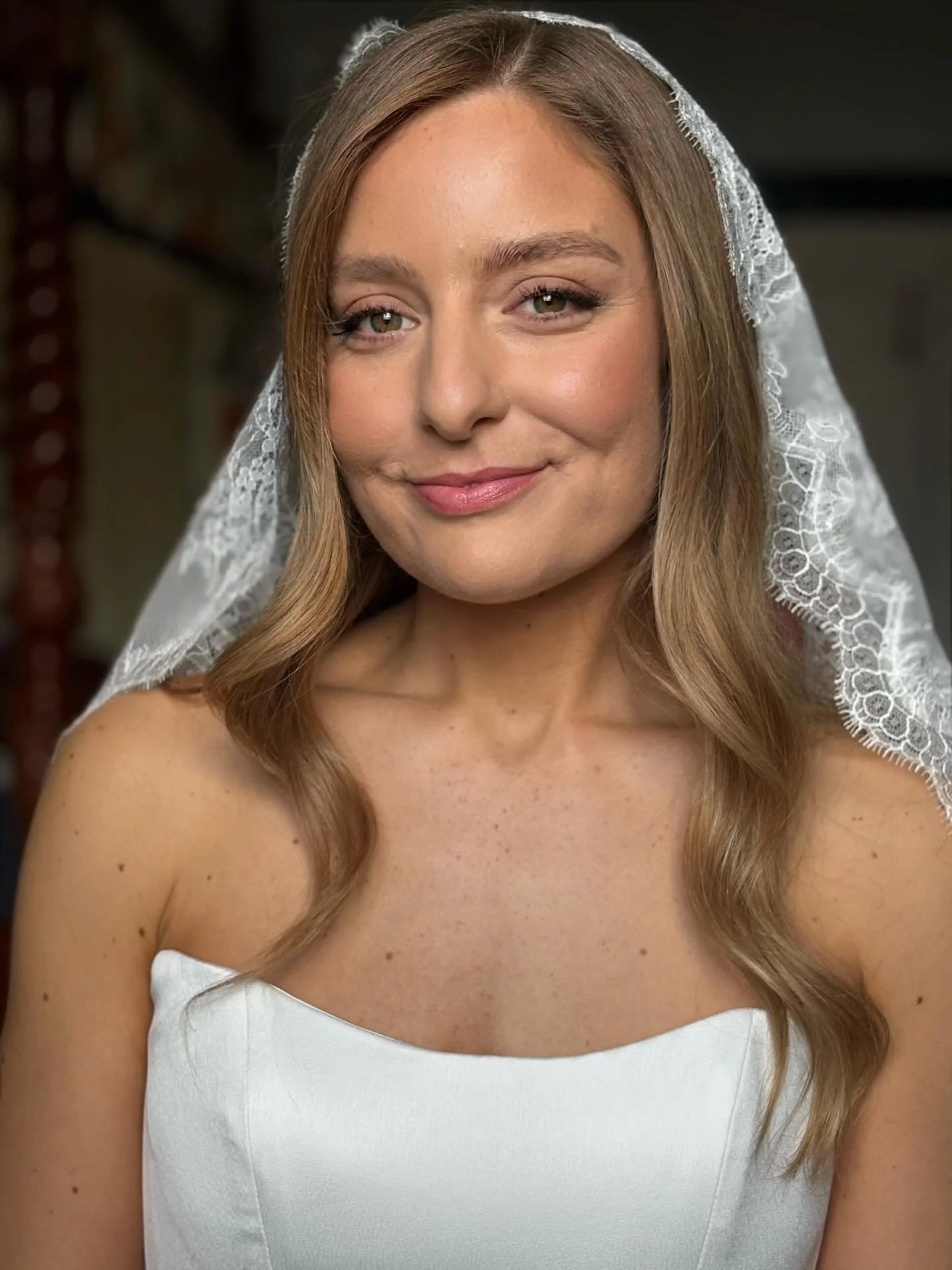 Gorgeous gorgeous Elle. 
Hair by @becky.thomas.hair 
 Venue @shustokebarn 
.
#crippswedding #makeup #makeupa #makeupartist #bridalmakeup